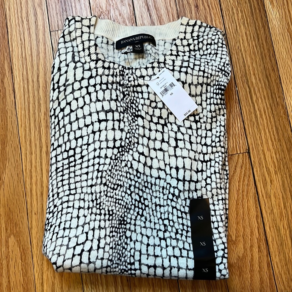NWT | Banana Republic Snakeskin Sweater | XS